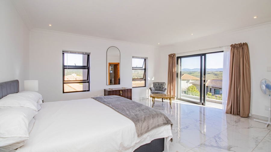 5 Bedroom Property for Sale in The Hill Western Cape